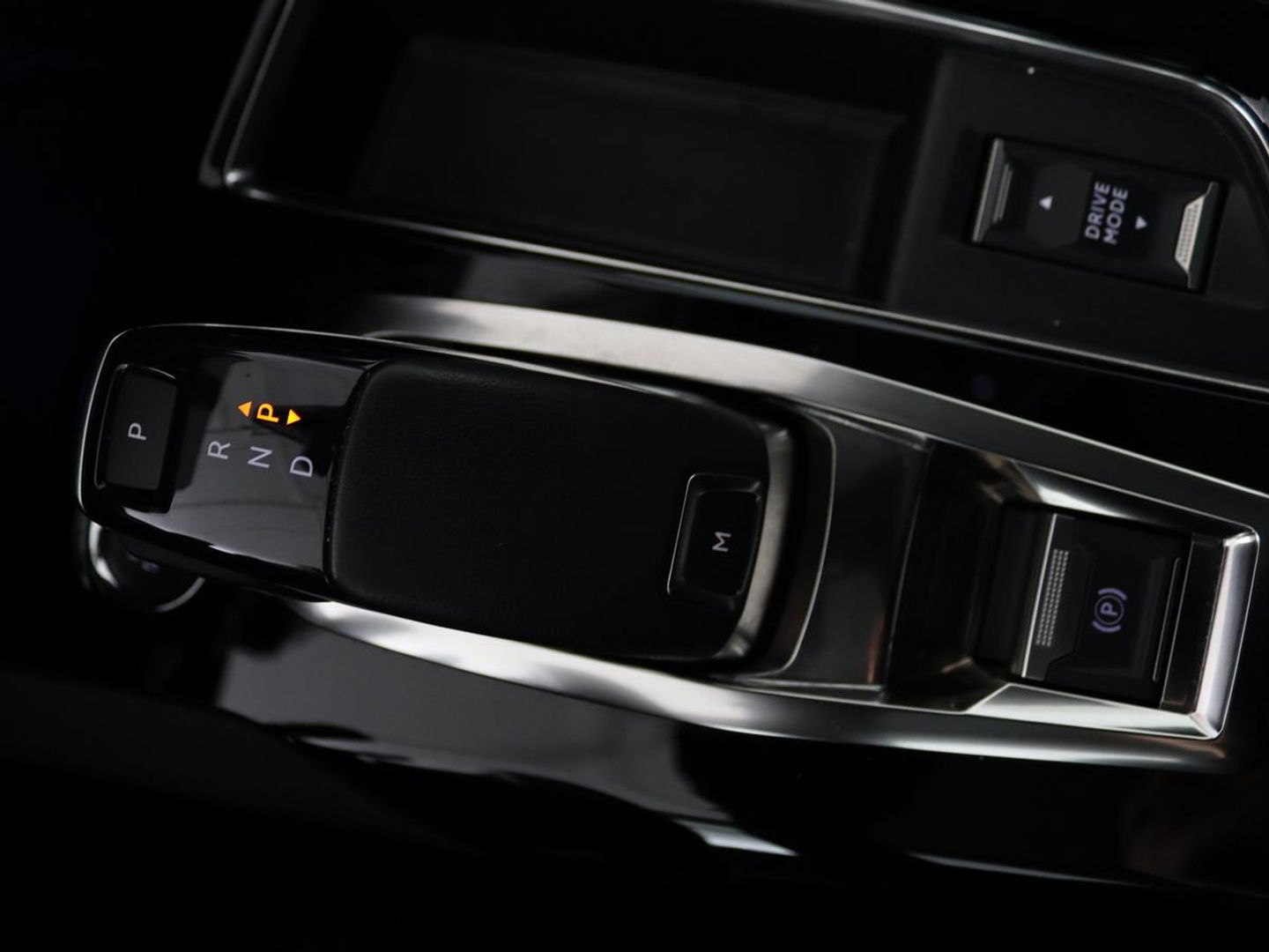 Peugeot 3008 1.5 BlueHDi Allure Pack Business | Trekhaak | LED | Camera | Apple Carplay | Navigatie | Dodehoek Detectie | Cruise Control | LMV