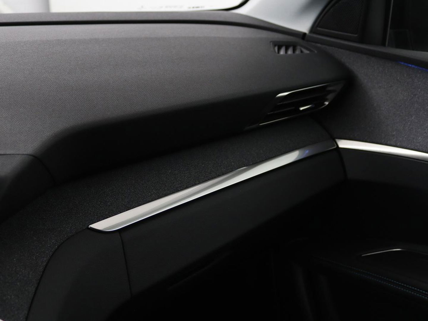 Peugeot 3008 1.5 BlueHDi Allure Pack Business | Trekhaak | LED | Camera | Apple Carplay | Navigatie | Dodehoek Detectie | Cruise Control | LMV