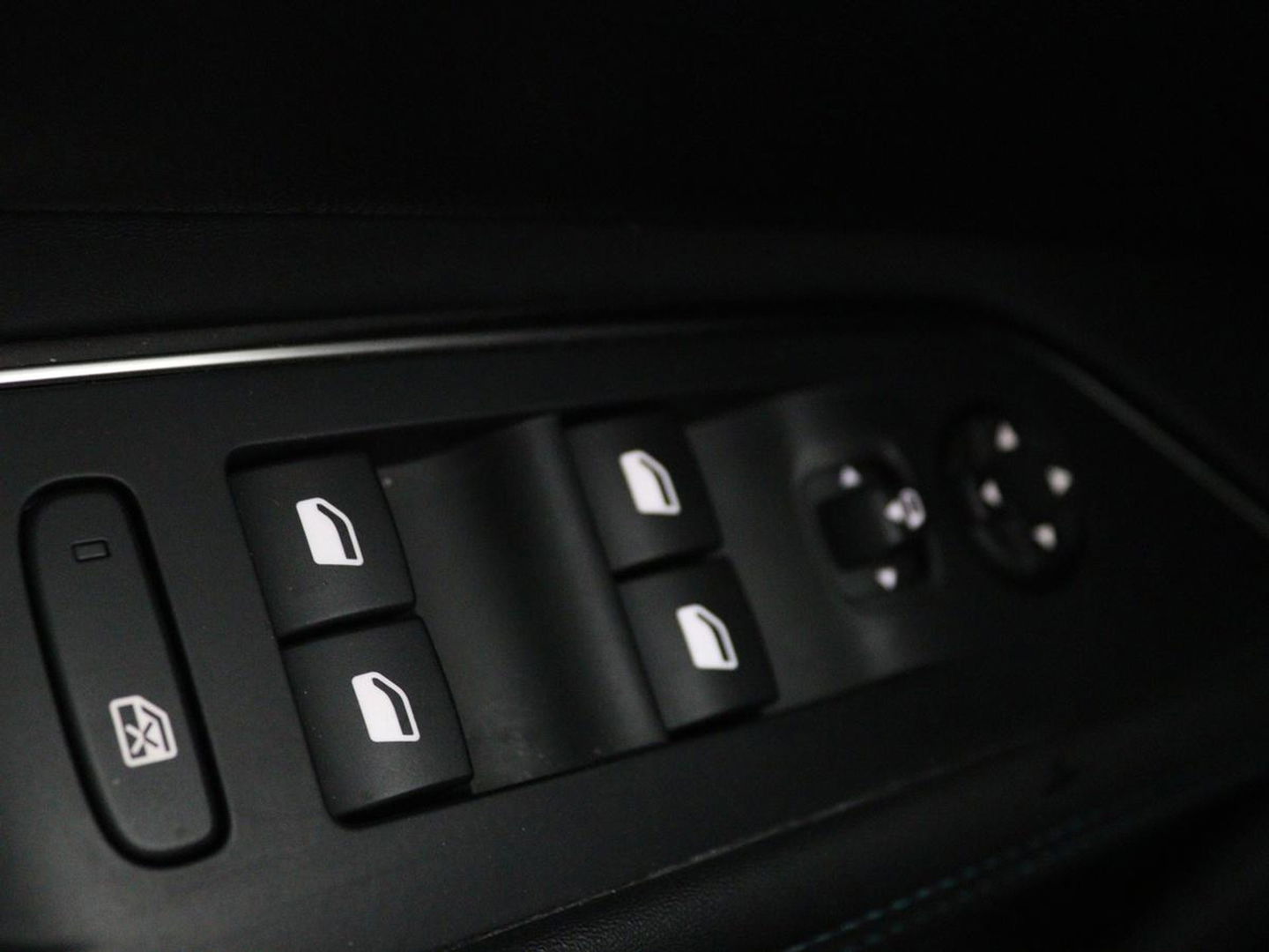 Peugeot 3008 1.5 BlueHDi Allure Pack Business | Trekhaak | LED | Camera | Apple Carplay | Navigatie | Dodehoek Detectie | Cruise Control | LMV