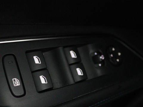 Peugeot 3008 1.5 BlueHDi Allure Pack Business | Trekhaak | LED | Camera | Apple Carplay | Navigatie | Dodehoek Detectie | Cruise Control | LMV