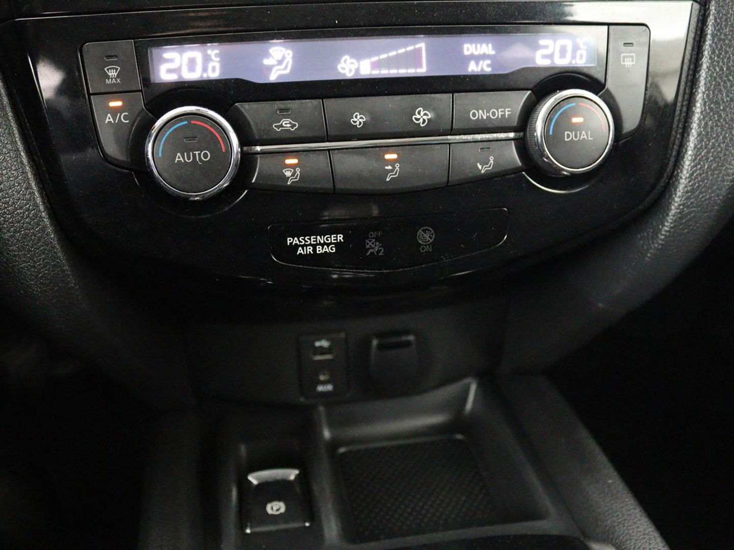 Nissan X-Trail 1.6 DIG-T N-Connecta 7-persoons | Panoramadak | 360 camera | Navigatie | Keyless | Cruise control | Climate control