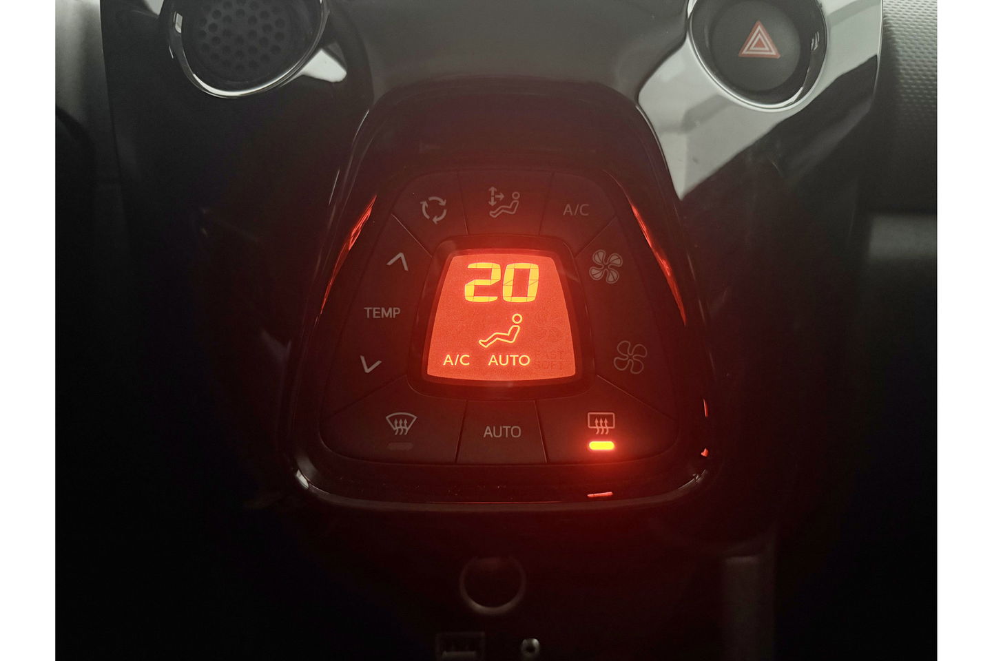 Peugeot 108 1.0 e-VTi Camera LED Clima Cruise Navigatie 15"LMV