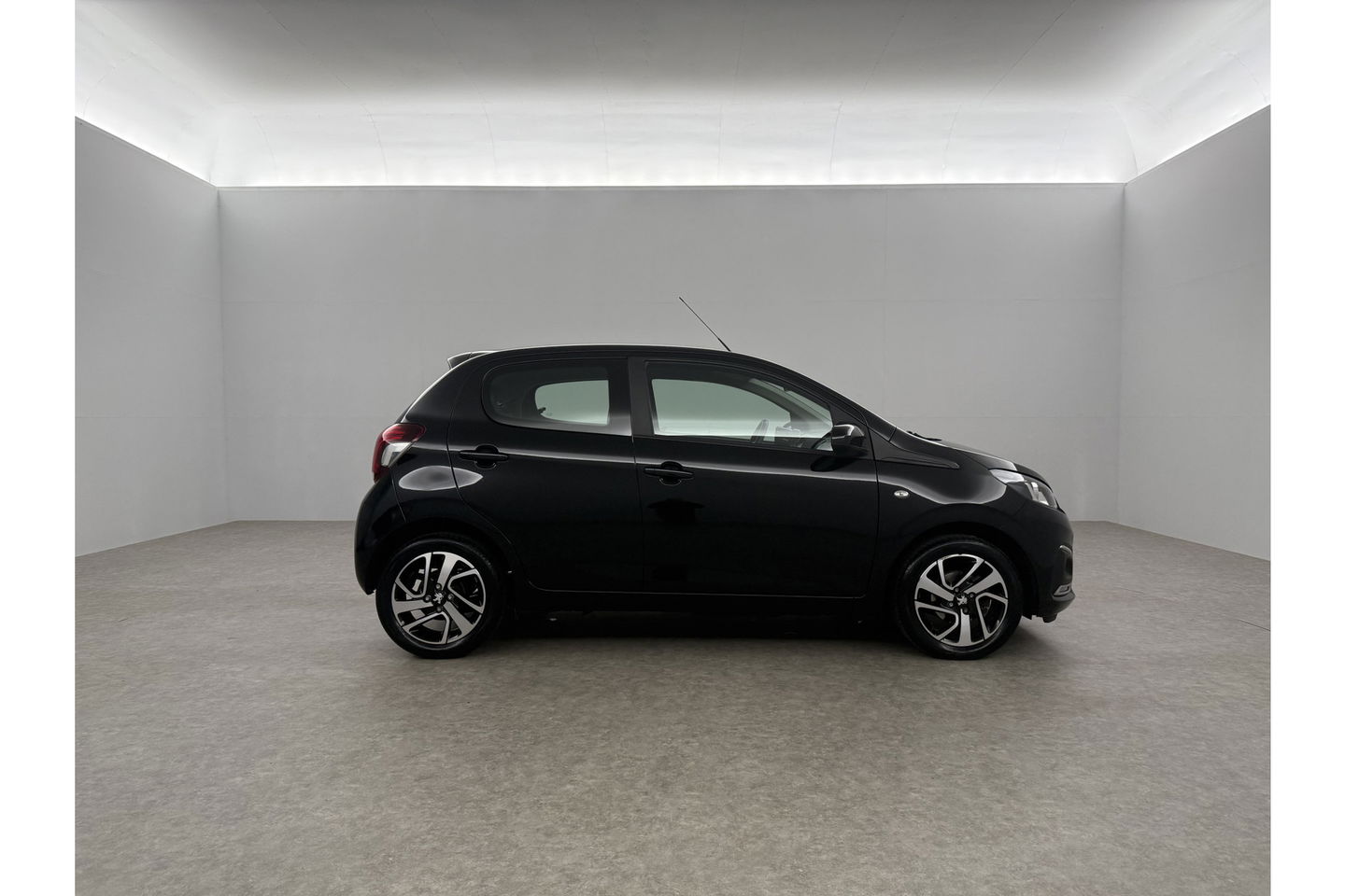 Peugeot 108 1.0 e-VTi Camera LED Clima Cruise Navigatie 15"LMV