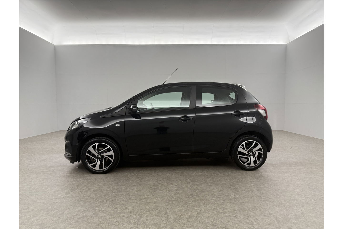 Peugeot 108 1.0 e-VTi Camera LED Clima Cruise Navigatie 15"LMV