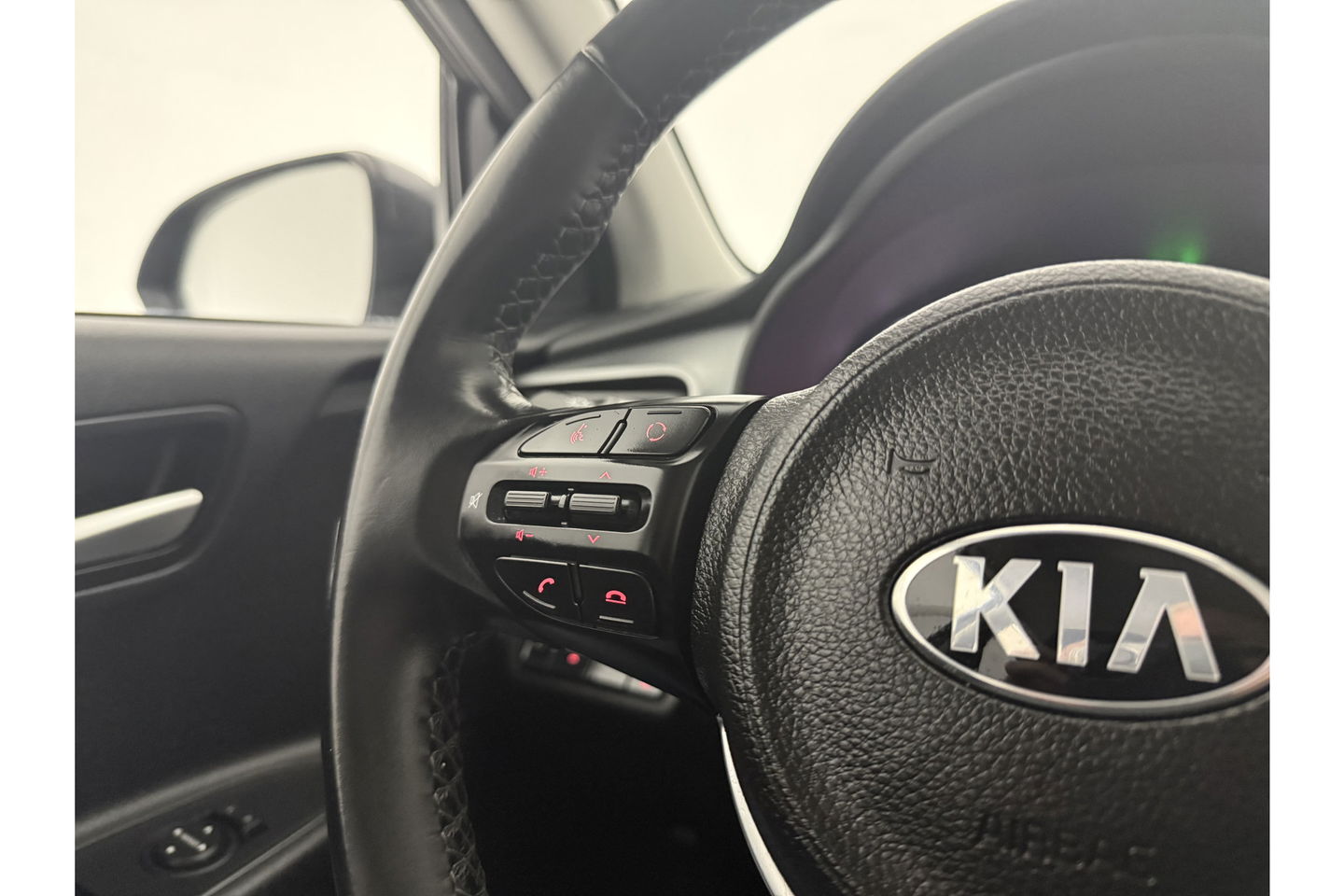 Kia Stonic 1.0 T-GDi DynamicLine Airco Camera Cruise Carplay Parkeersensoren 17"LMV