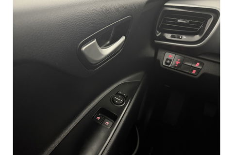 Kia Stonic 1.0 T-GDi DynamicLine Airco Camera Cruise Carplay Parkeersensoren 17"LMV