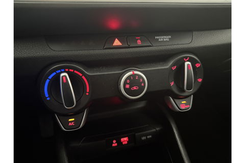 Kia Stonic 1.0 T-GDi DynamicLine Airco Camera Cruise Carplay Parkeersensoren 17"LMV