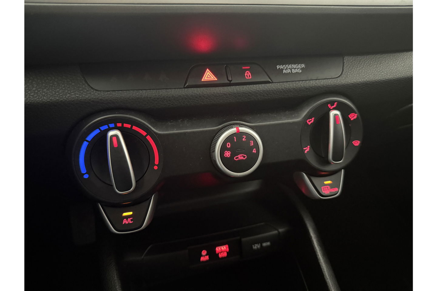 Kia Stonic 1.0 T-GDi DynamicLine Airco Camera Cruise Carplay Parkeersensoren 17"LMV