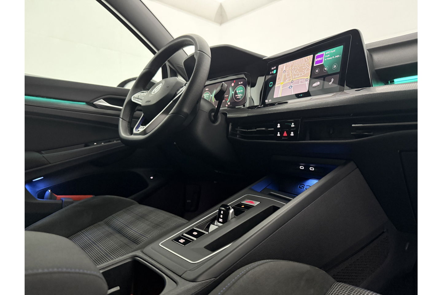 Volkswagen Golf 1.4 GTE DSG 245PK IQ Lights LED Sfeerverl. Virtual ACC Carplay Clima Navi PDC 18"LMV