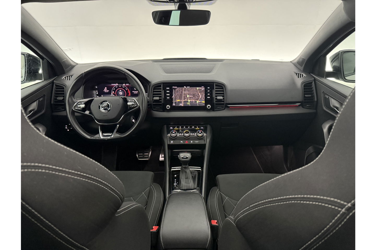 Škoda Karoq 1.5 TSI 150PK DSG Pano LED Sfeer Trekhaak Virtual Canton-Audio Camera Carplay Cruise Clima Navi 19"LMV