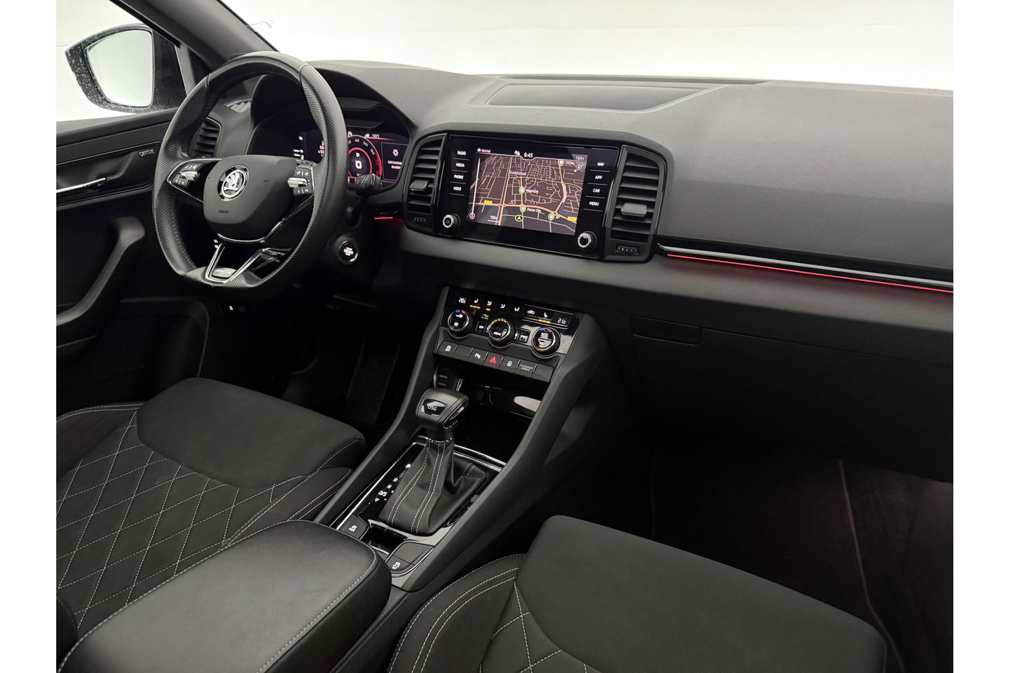 Škoda Karoq 1.5 TSI 150PK DSG Pano LED Sfeer Trekhaak Virtual Canton-Audio Camera Carplay Cruise Clima Navi 19"LMV