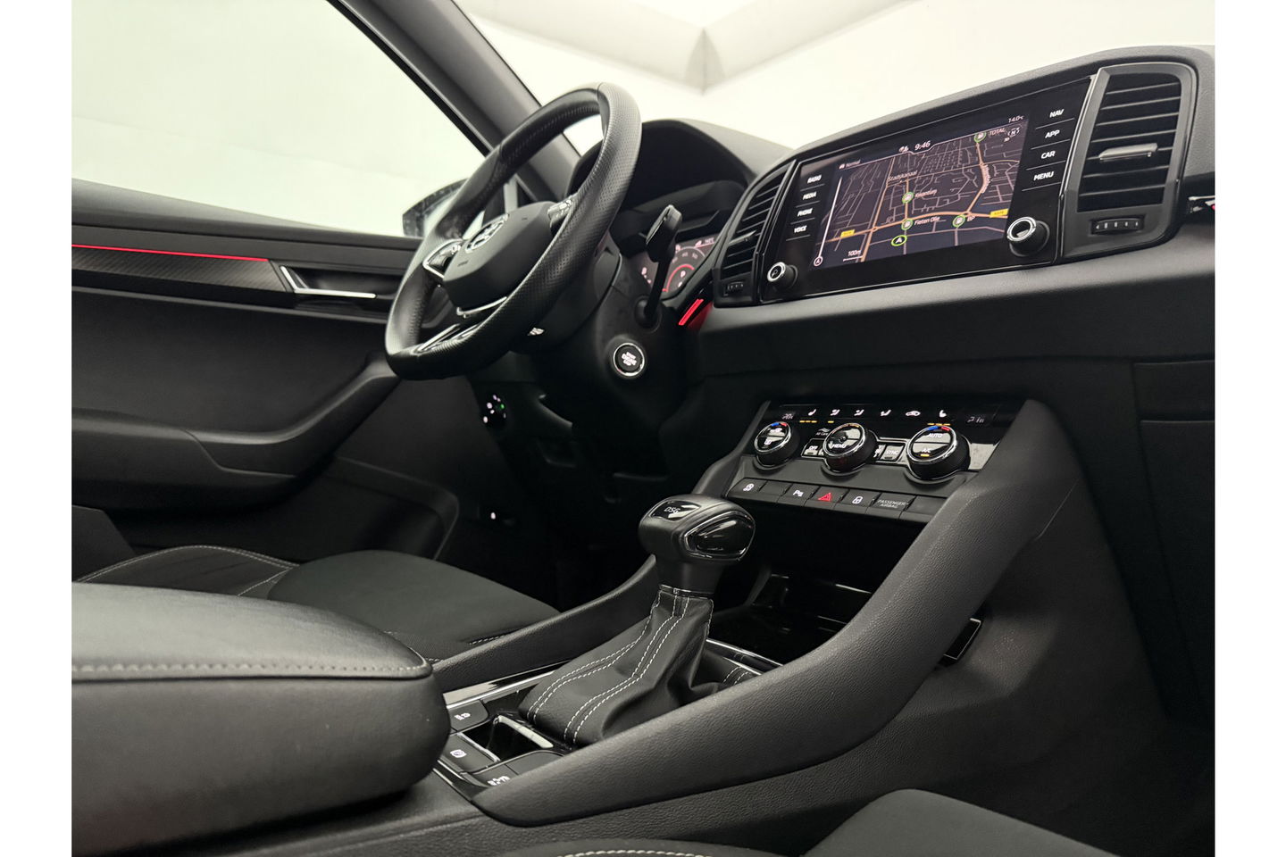 Škoda Karoq 1.5 TSI 150PK DSG Pano LED Sfeer Trekhaak Virtual Canton-Audio Camera Carplay Cruise Clima Navi 19"LMV