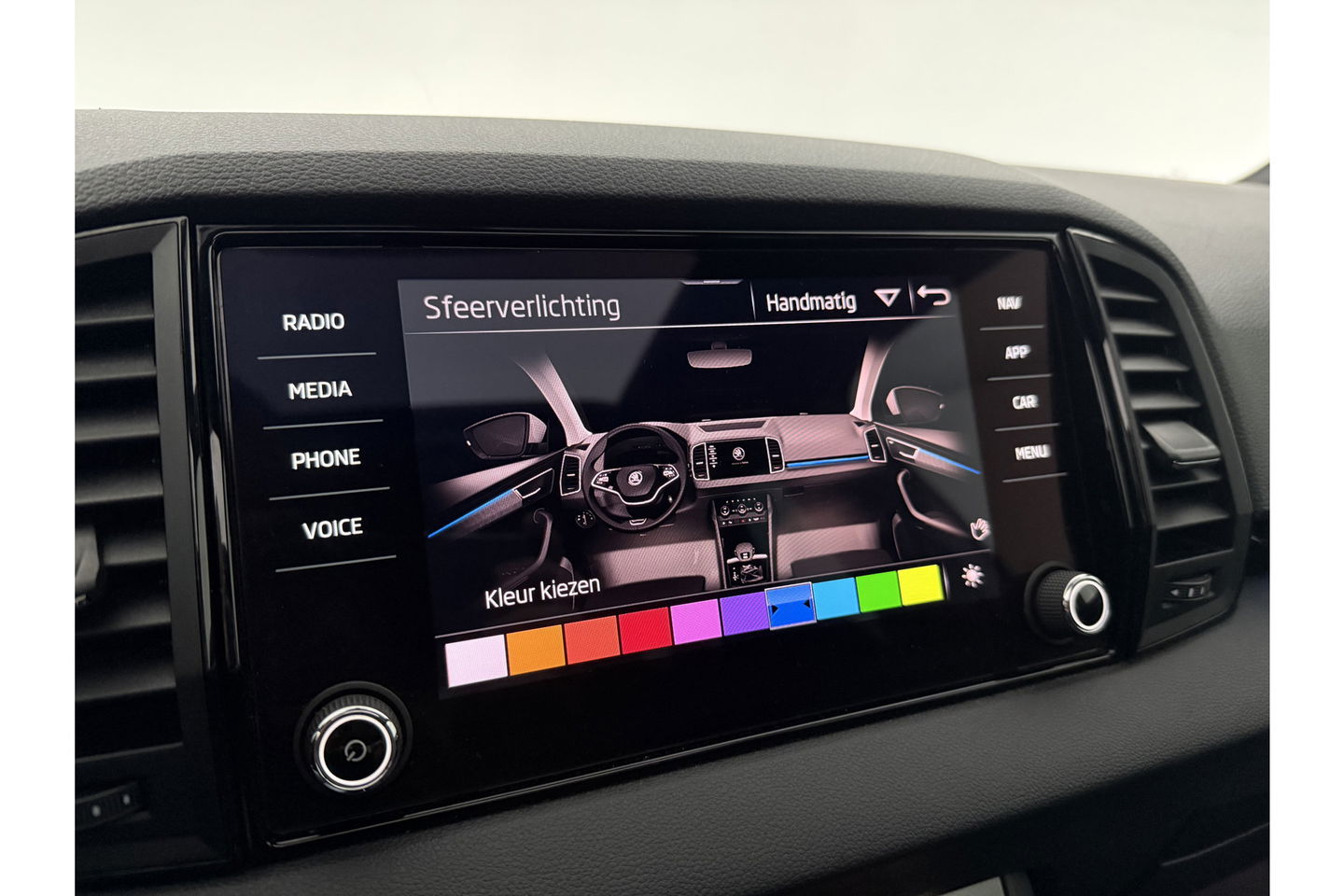 Škoda Karoq 1.5 TSI 150PK DSG Pano LED Sfeer Trekhaak Virtual Canton-Audio Camera Carplay Cruise Clima Navi 19"LMV
