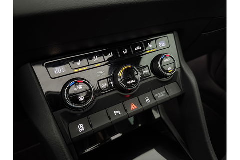 Škoda Karoq 1.5 TSI 150PK DSG Pano LED Sfeer Trekhaak Virtual Canton-Audio Camera Carplay Cruise Clima Navi 19"LMV