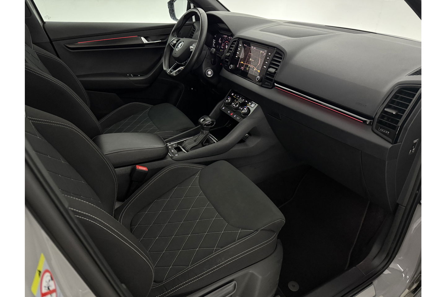 Škoda Karoq 1.5 TSI 150PK DSG Pano LED Sfeer Trekhaak Virtual Canton-Audio Camera Carplay Cruise Clima Navi 19"LMV