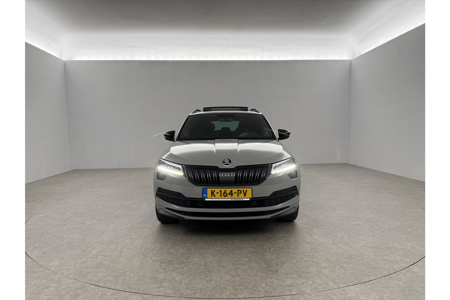 Škoda Karoq 1.5 TSI 150PK DSG Pano LED Sfeer Trekhaak Virtual Canton-Audio Camera Carplay Cruise Clima Navi 19"LMV