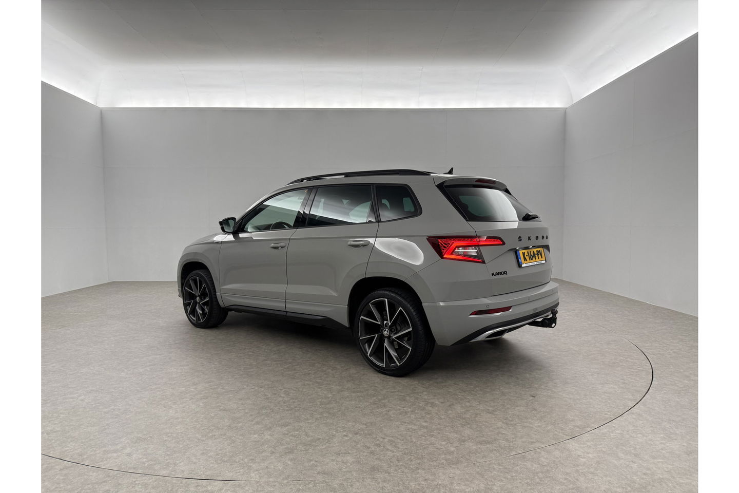 Škoda Karoq 1.5 TSI 150PK DSG Pano LED Sfeer Trekhaak Virtual Canton-Audio Camera Carplay Cruise Clima Navi 19"LMV