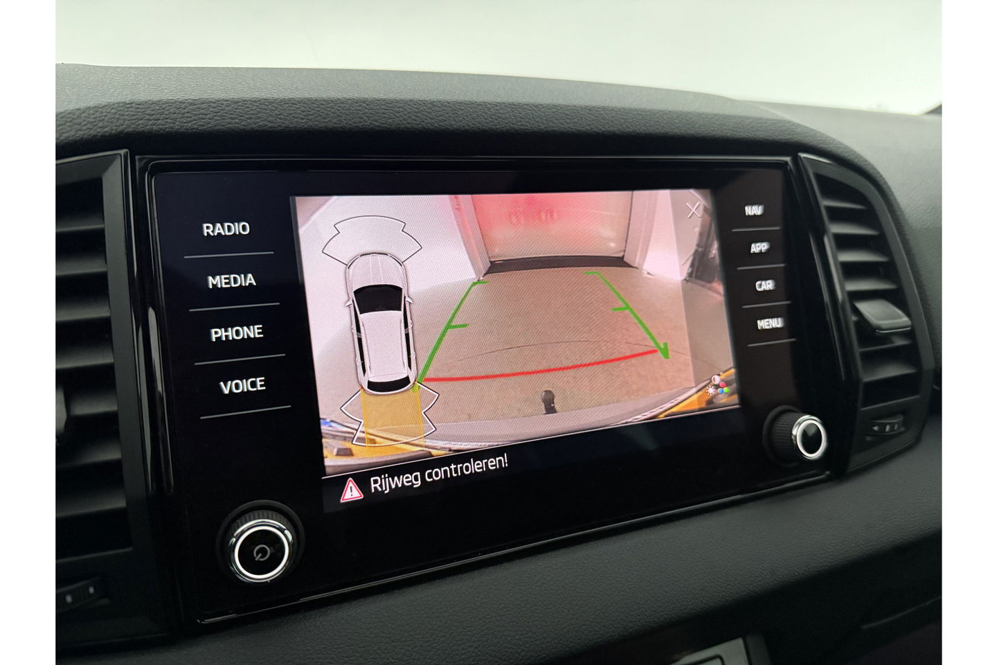 Škoda Karoq 1.5 TSI 150PK DSG Pano LED Sfeer Trekhaak Virtual Canton-Audio Camera Carplay Cruise Clima Navi 19"LMV
