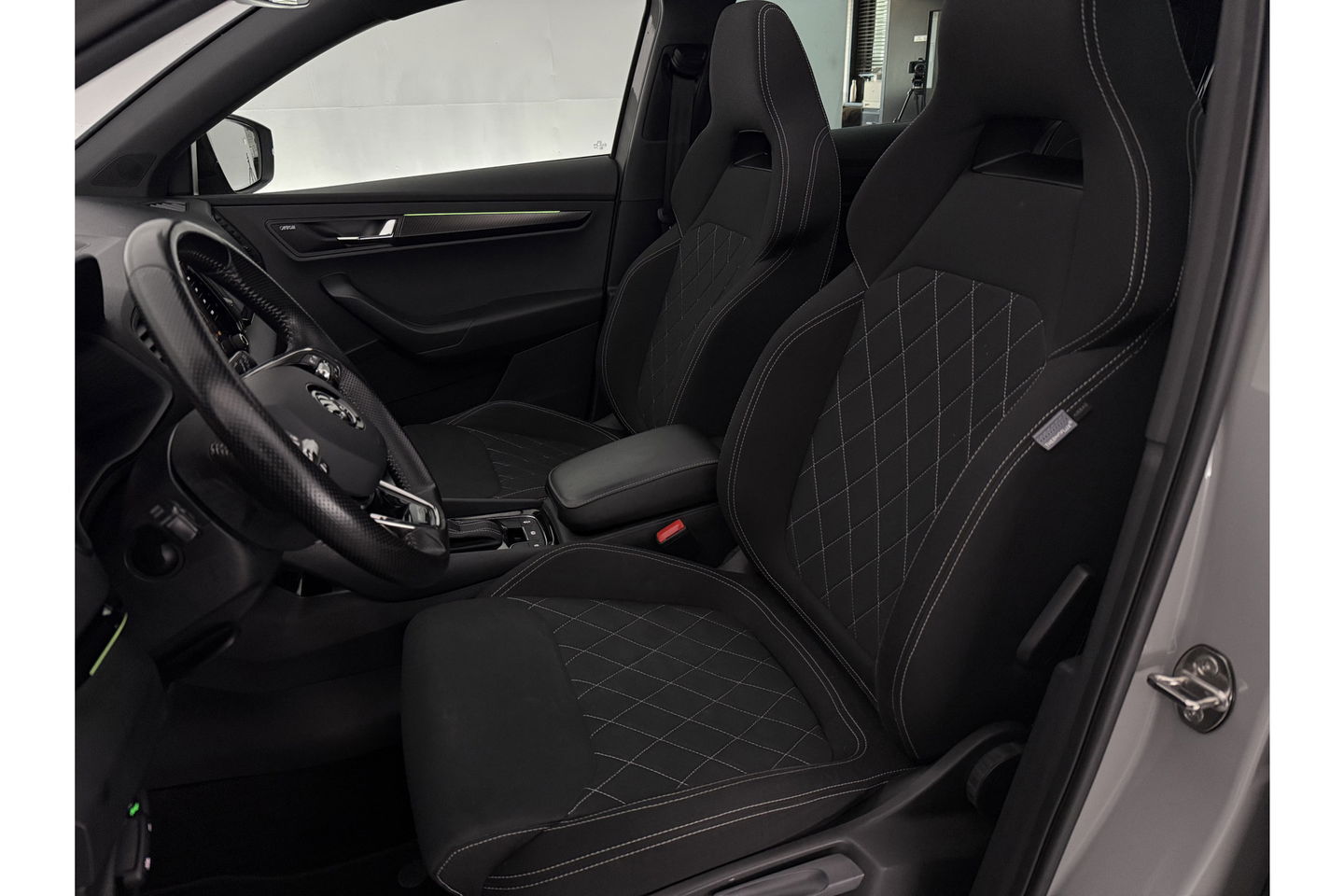 Škoda Karoq 1.5 TSI 150PK DSG Pano LED Sfeer Trekhaak Virtual Canton-Audio Camera Carplay Cruise Clima Navi 19"LMV