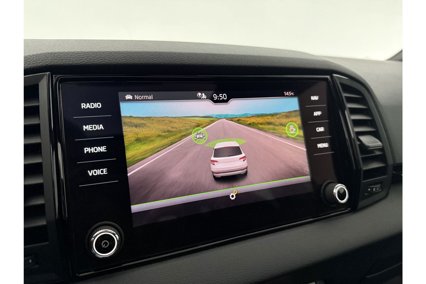 Škoda Karoq 1.5 TSI 150PK DSG Pano LED Sfeer Trekhaak Virtual Canton-Audio Camera Carplay Cruise Clima Navi 19"LMV