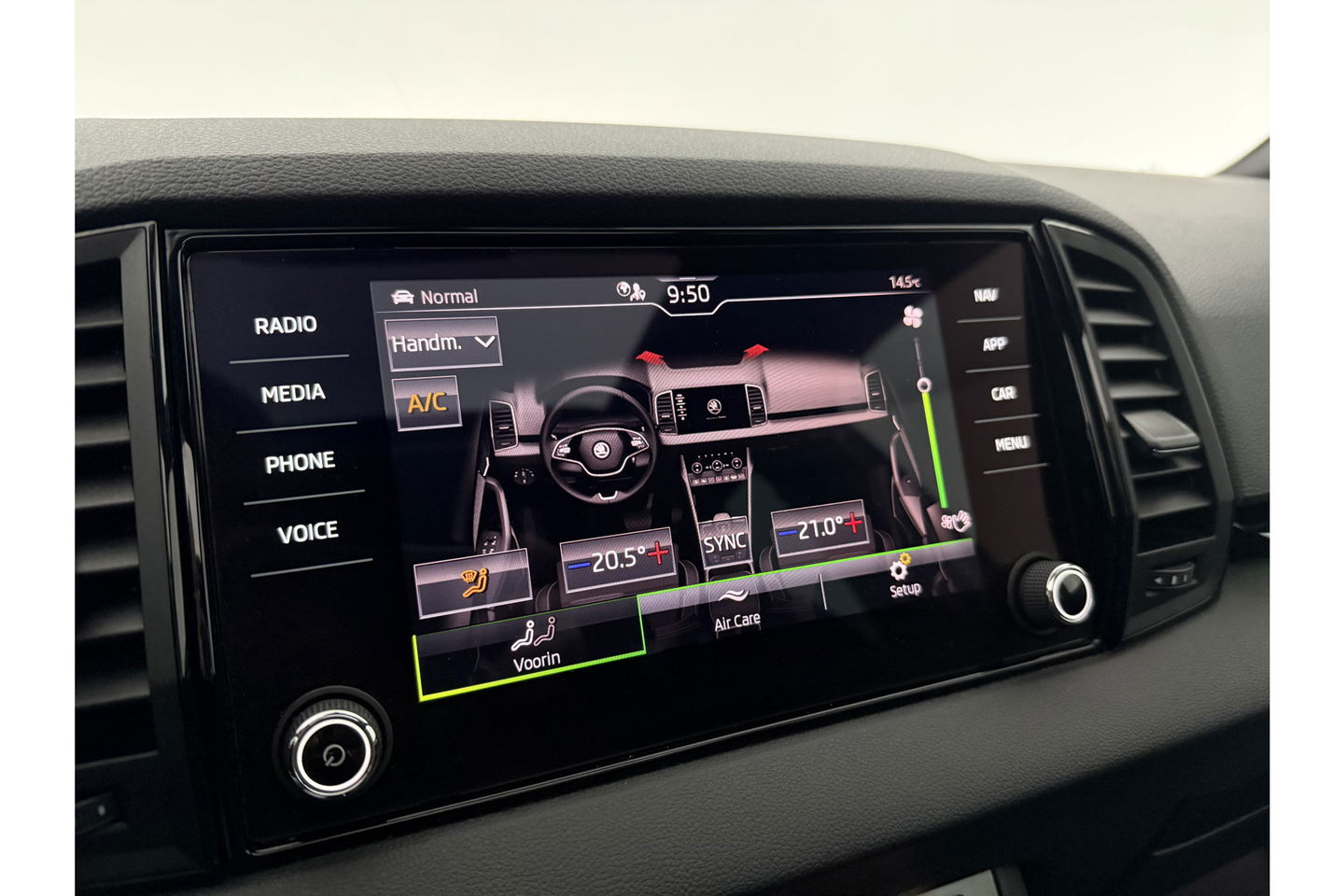 Škoda Karoq 1.5 TSI 150PK DSG Pano LED Sfeer Trekhaak Virtual Canton-Audio Camera Carplay Cruise Clima Navi 19"LMV