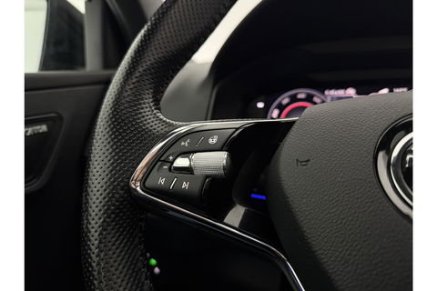 Škoda Karoq 1.5 TSI 150PK DSG Pano LED Sfeer Trekhaak Virtual Canton-Audio Camera Carplay Cruise Clima Navi 19"LMV