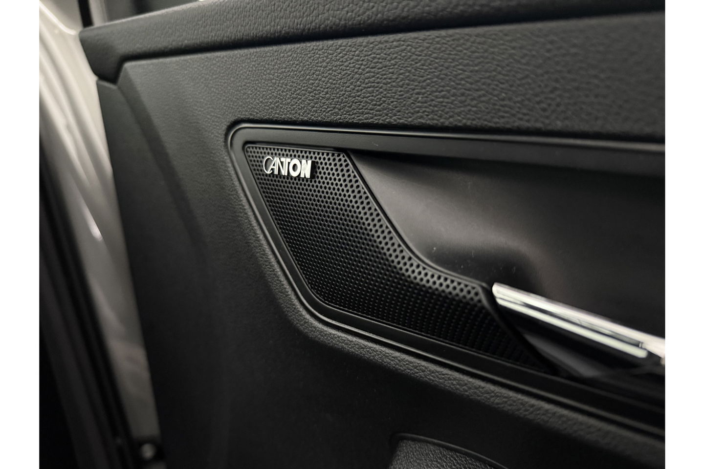 Škoda Karoq 1.5 TSI 150PK DSG Pano LED Sfeer Trekhaak Virtual Canton-Audio Camera Carplay Cruise Clima Navi 19"LMV