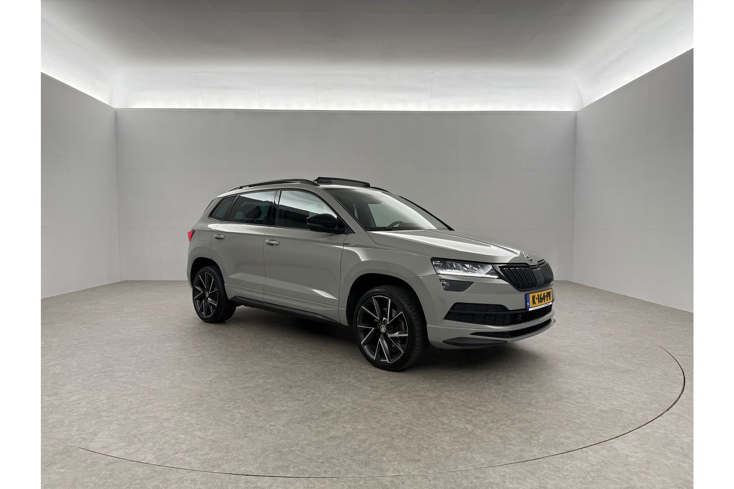 Škoda Karoq 1.5 TSI 150PK DSG Pano LED Sfeer Trekhaak Virtual Canton-Audio Camera Carplay Cruise Clima Navi 19"LMV