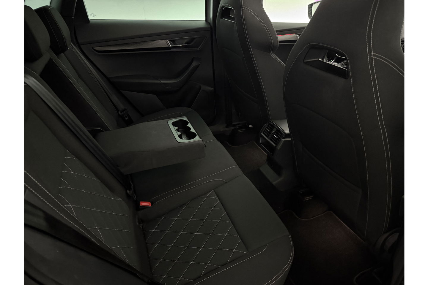 Škoda Karoq 1.5 TSI 150PK DSG Pano LED Sfeer Trekhaak Virtual Canton-Audio Camera Carplay Cruise Clima Navi 19"LMV
