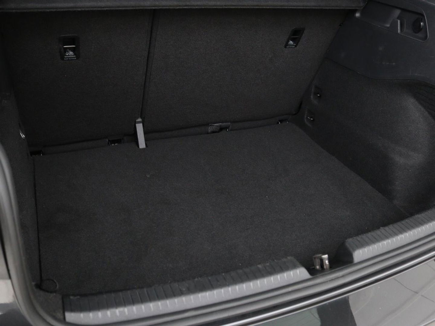 Volkswagen ID.3 First 58 kWh | Sfeerverlichting | Apple Carplay | Stoelverwarming | LED | Cruise Control Adaptief| LMV 18" | Navi
