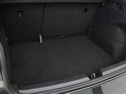 Volkswagen ID.3 First 58 kWh | Sfeerverlichting | Apple Carplay | Stoelverwarming | LED | Cruise Control Adaptief| LMV 18" | Navi