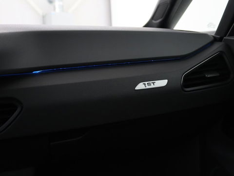 Volkswagen ID.3 First 58 kWh | Sfeerverlichting | Apple Carplay | Stoelverwarming | LED | Cruise Control Adaptief| LMV 18" | Navi