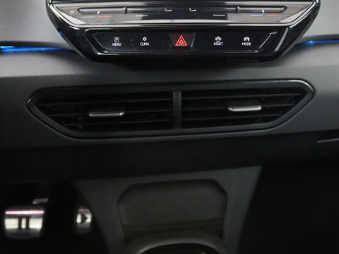 Volkswagen ID.3 First 58 kWh | Sfeerverlichting | Apple Carplay | Stoelverwarming | LED | Cruise Control Adaptief| LMV 18" | Navi