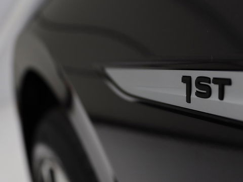 Volkswagen ID.3 First 58 kWh | Sfeerverlichting | Apple Carplay | Stoelverwarming | LED | Cruise Control Adaptief| LMV 18" | Navi