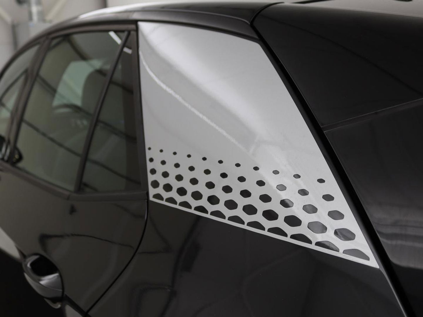 Volkswagen ID.3 First 58 kWh | Sfeerverlichting | Apple Carplay | Stoelverwarming | LED | Cruise Control Adaptief| LMV 18" | Navi