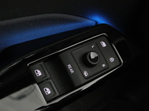 Volkswagen ID.3 First 58 kWh | Sfeerverlichting | Apple Carplay | Stoelverwarming | LED | Cruise Control Adaptief| LMV 18" | Navi