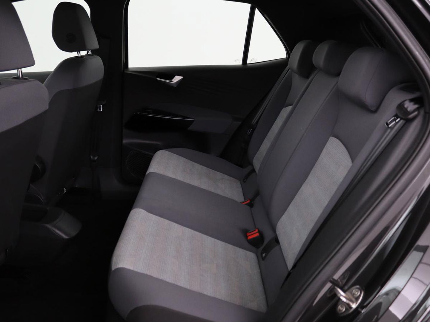 Volkswagen ID.3 First 58 kWh | Sfeerverlichting | Apple Carplay | Stoelverwarming | LED | Cruise Control Adaptief| LMV 18" | Navi