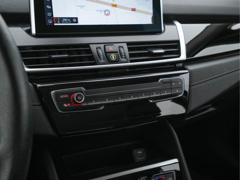 BMW 2 Serie Active Tourer 225xe iPerformance Executive (INCL-BTW) *DAKOTA-LEATHER | FULL-LED | HARMAN/KARDON-AUDIO  | HEATED-SPORT-SEATS | HEAD-UP | DAB+  | ECC | NAVI-FULLMAP | PDC | CRUISE | 17''ALU*
