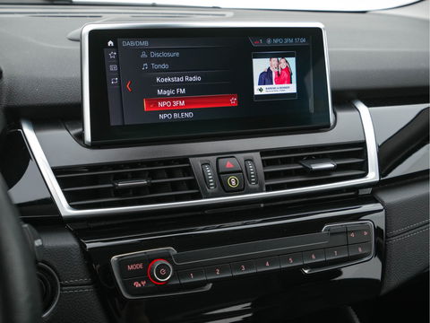 BMW 2 Serie Active Tourer 225xe iPerformance Executive (INCL-BTW) *DAKOTA-LEATHER | FULL-LED | HARMAN/KARDON-AUDIO  | HEATED-SPORT-SEATS | HEAD-UP | DAB+  | ECC | NAVI-FULLMAP | PDC | CRUISE | 17''ALU*