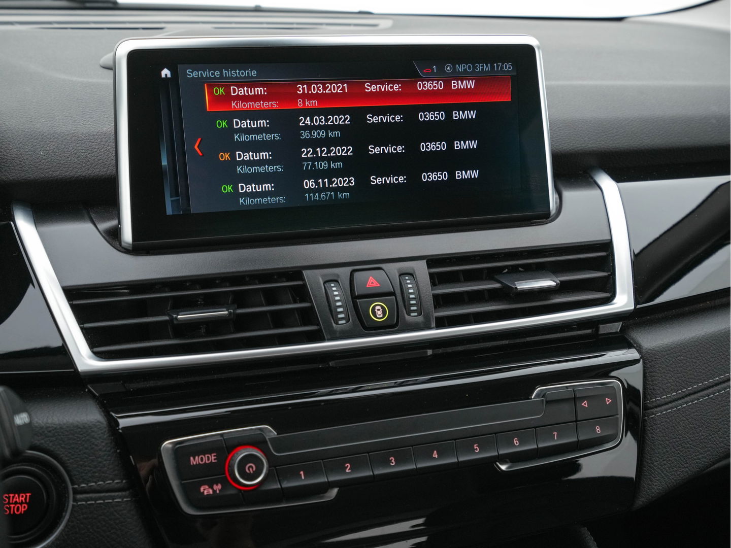 BMW 2 Serie Active Tourer 225xe iPerformance Executive (INCL-BTW) *DAKOTA-LEATHER | FULL-LED | HARMAN/KARDON-AUDIO  | HEATED-SPORT-SEATS | HEAD-UP | DAB+  | ECC | NAVI-FULLMAP | PDC | CRUISE | 17''ALU*