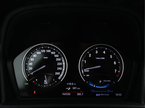 BMW 2 Serie Active Tourer 225xe iPerformance Executive (INCL-BTW) *DAKOTA-LEATHER | FULL-LED | HARMAN/KARDON-AUDIO  | HEATED-SPORT-SEATS | HEAD-UP | DAB+  | ECC | NAVI-FULLMAP | PDC | CRUISE | 17''ALU*