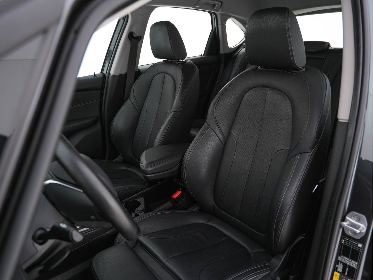 BMW 2 Serie Active Tourer 225xe iPerformance Executive (INCL-BTW) *DAKOTA-LEATHER | FULL-LED | HARMAN/KARDON-AUDIO  | HEATED-SPORT-SEATS | HEAD-UP | DAB+  | ECC | NAVI-FULLMAP | PDC | CRUISE | 17''ALU*