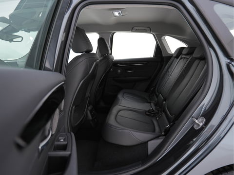 BMW 2 Serie Active Tourer 225xe iPerformance Executive (INCL-BTW) *DAKOTA-LEATHER | FULL-LED | HARMAN/KARDON-AUDIO  | HEATED-SPORT-SEATS | HEAD-UP | DAB+  | ECC | NAVI-FULLMAP | PDC | CRUISE | 17''ALU*