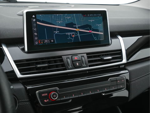 BMW 2 Serie Active Tourer 225xe iPerformance Executive (INCL-BTW) *DAKOTA-LEATHER | FULL-LED | HARMAN/KARDON-AUDIO  | HEATED-SPORT-SEATS | HEAD-UP | DAB+  | ECC | NAVI-FULLMAP | PDC | CRUISE | 17''ALU*