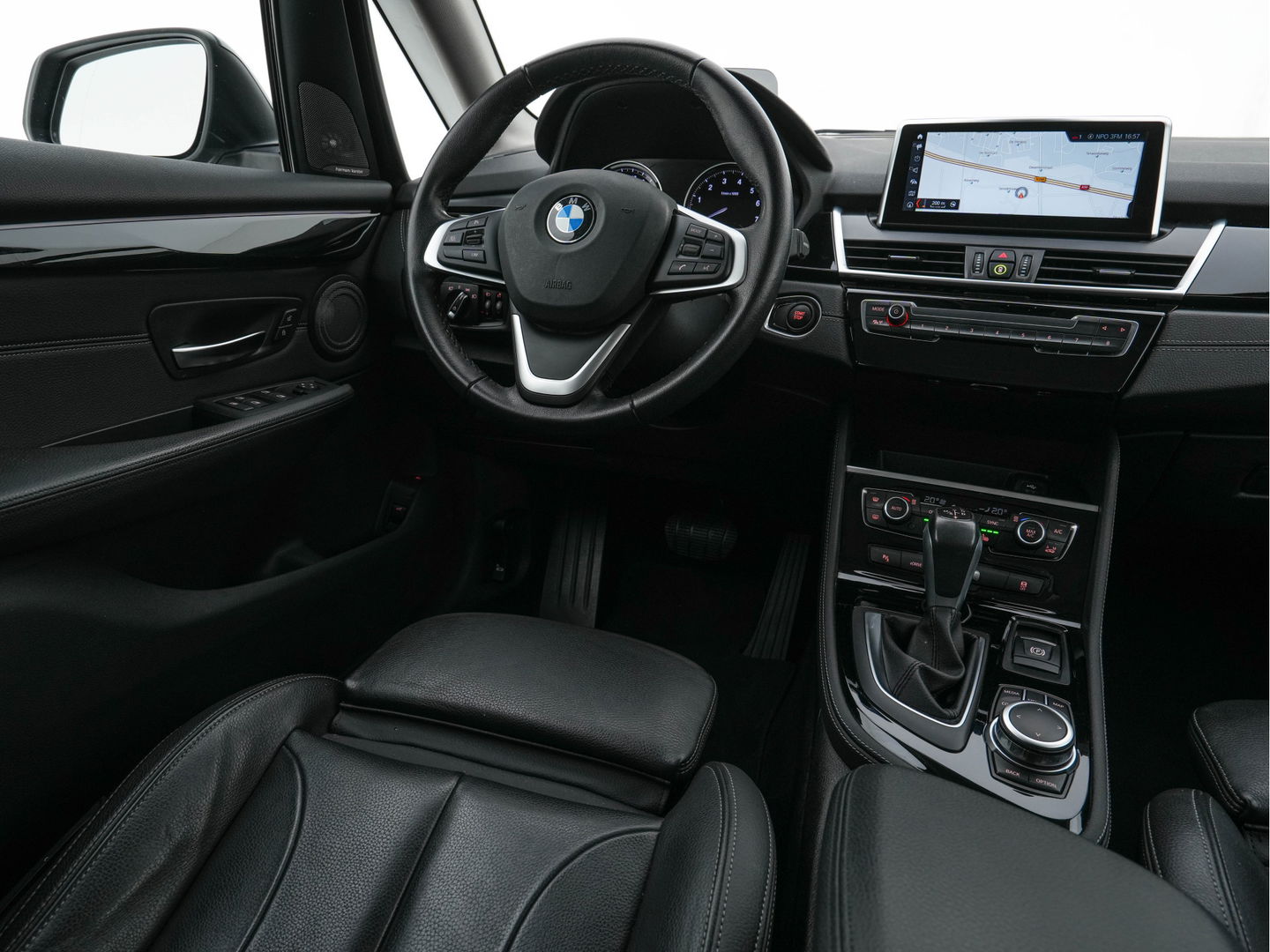 BMW 2 Serie Active Tourer 225xe iPerformance Executive (INCL-BTW) *DAKOTA-LEATHER | FULL-LED | HARMAN/KARDON-AUDIO  | HEATED-SPORT-SEATS | HEAD-UP | DAB+  | ECC | NAVI-FULLMAP | PDC | CRUISE | 17''ALU*