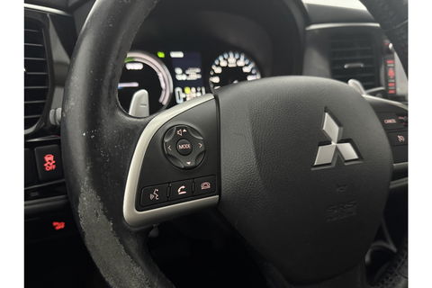 Mitsubishi Outlander 2.0 PHEV Executive Edition Hybride Automaat Camera Clima Cruise LED Navigatie 18"LMV