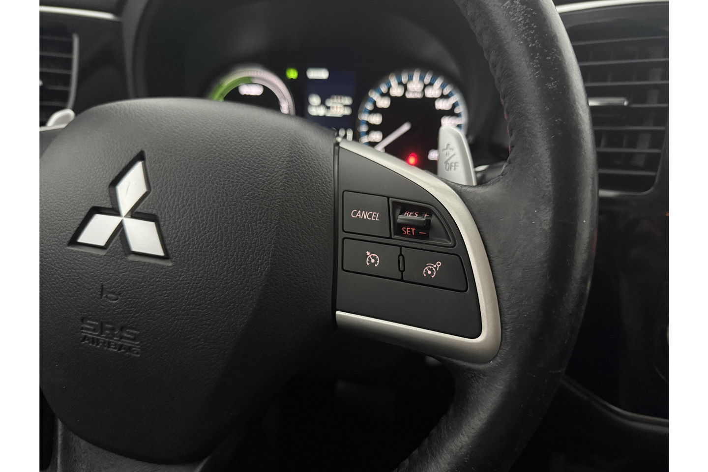 Mitsubishi Outlander 2.0 PHEV Executive Edition Hybride Automaat Camera Clima Cruise LED Navigatie 18"LMV