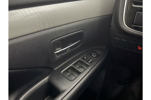 Mitsubishi Outlander 2.0 PHEV Executive Edition Hybride Automaat Camera Clima Cruise LED Navigatie 18"LMV