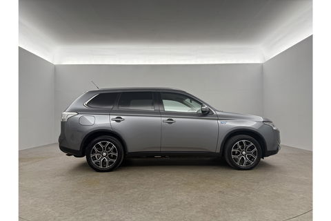 Mitsubishi Outlander 2.0 PHEV Executive Edition Hybride Automaat Camera Clima Cruise LED Navigatie 18"LMV