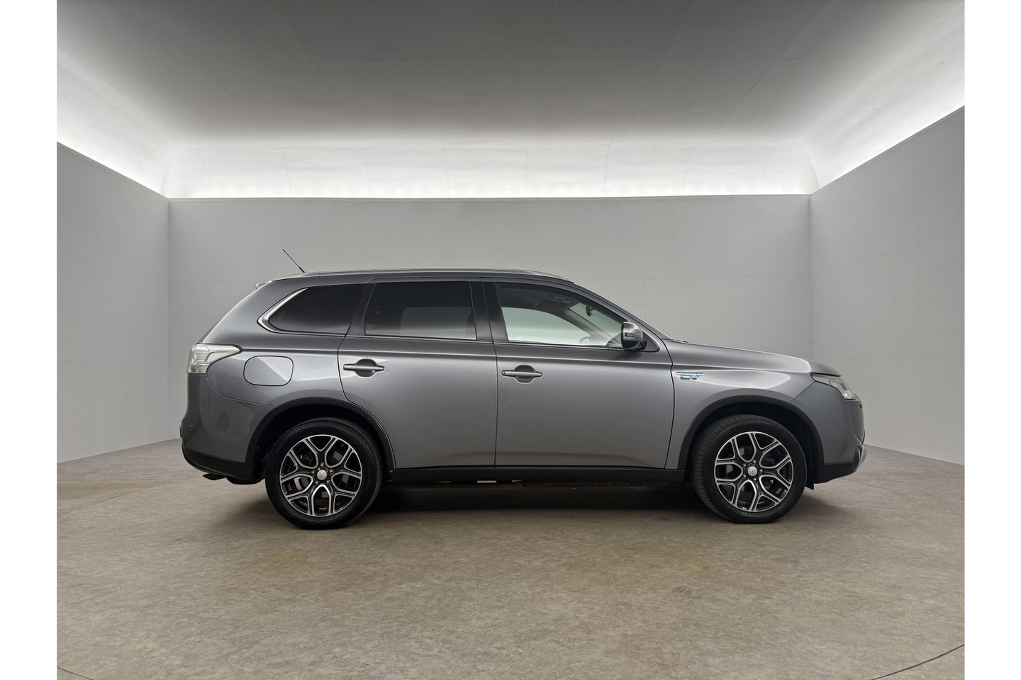 Mitsubishi Outlander 2.0 PHEV Executive Edition Hybride Automaat Camera Clima Cruise LED Navigatie 18"LMV